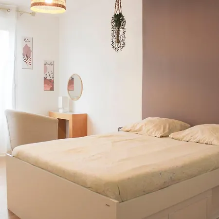 Apartment Spacious 69 M Nest With Balcony *