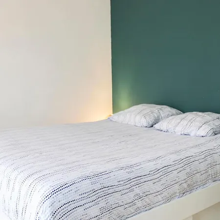 Spacious 69 M Nest With Balcony Aubervilliers